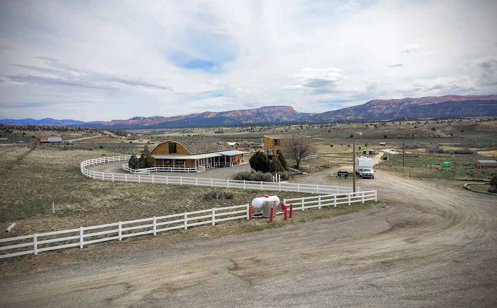 The Riverside Ranch RV Park, Motel & Campground