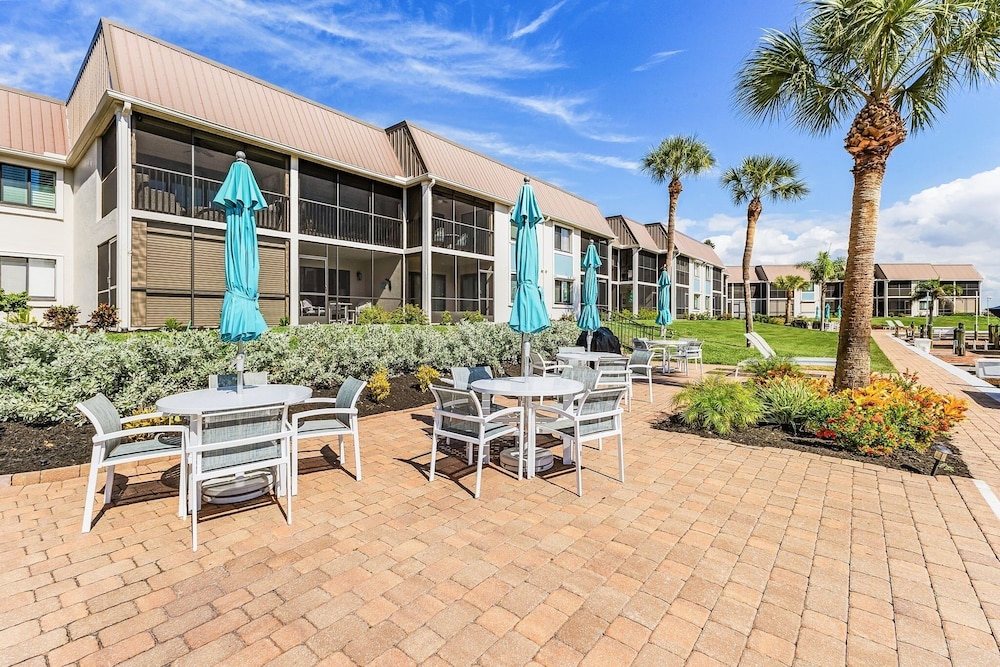 Estero Island Yacht & Racquet Club 224 1 Bedroom Condo
