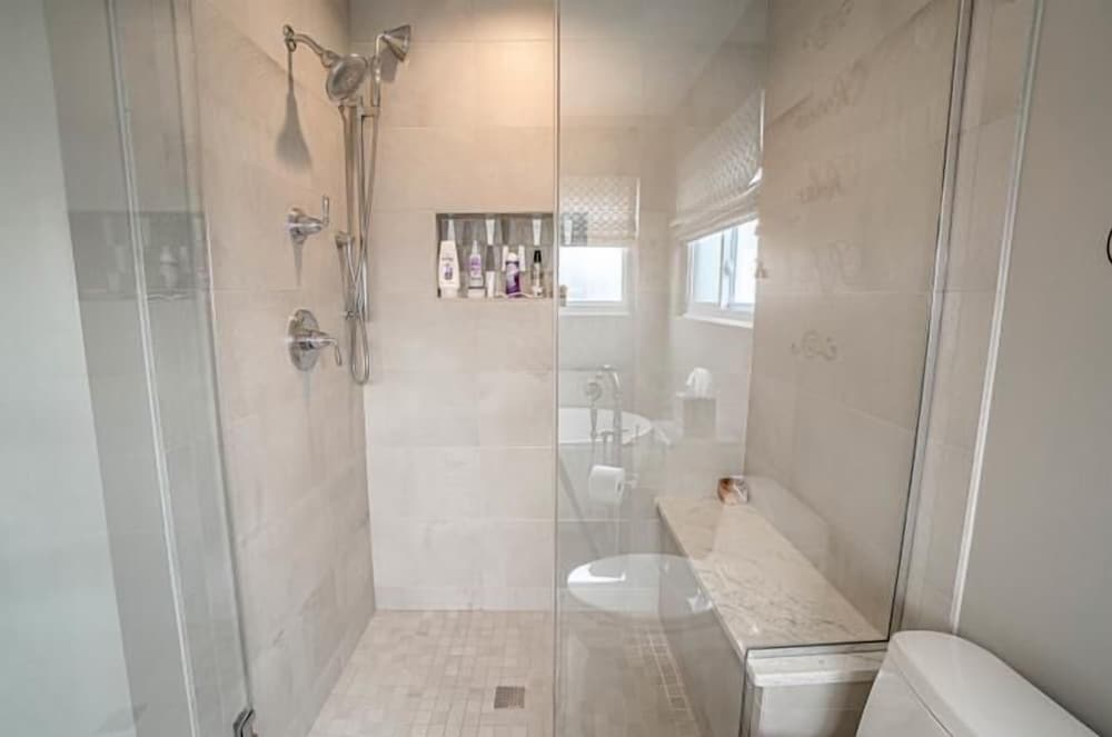 Modern 4 Bedroom Private Vacation Home