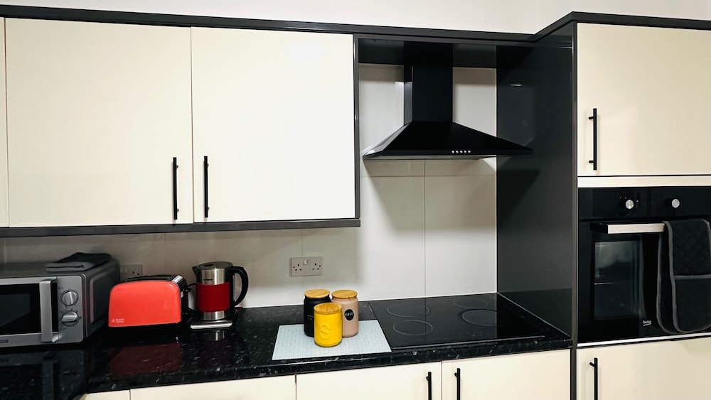 Ibate Apartments - Cozy 2 Bedroom Home