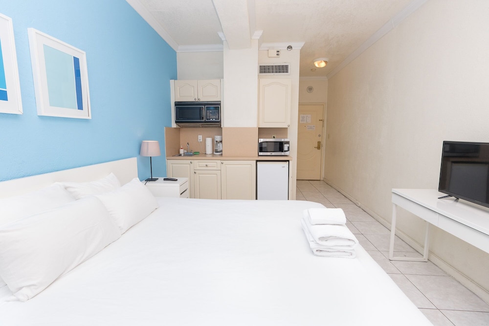 433 Studio Hollywood Beach Resort - Image 2