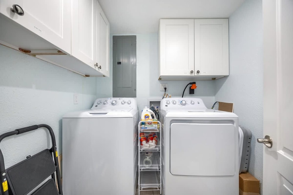 Fun Family-friendly Largo Home Heated Pool