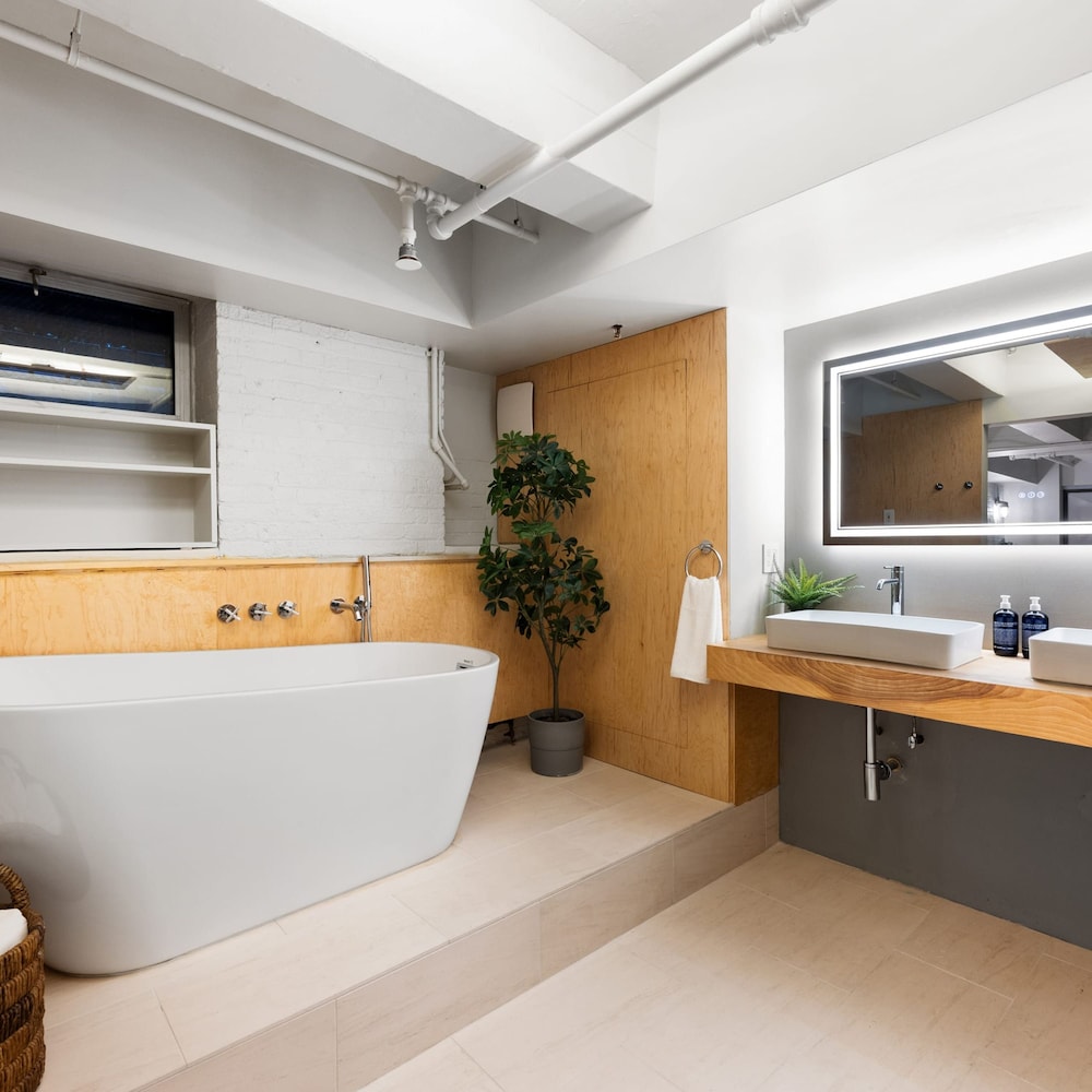 Greenwich Court by Rove Travel 3BR Loft w Sauna