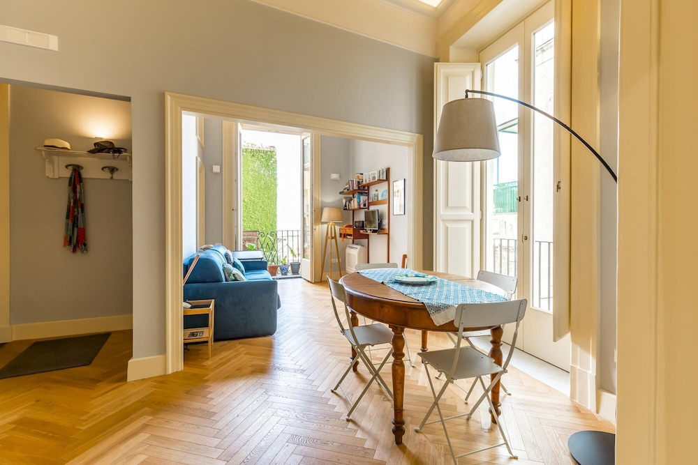 Donna Costanza - Stylish and Panoramic Flat