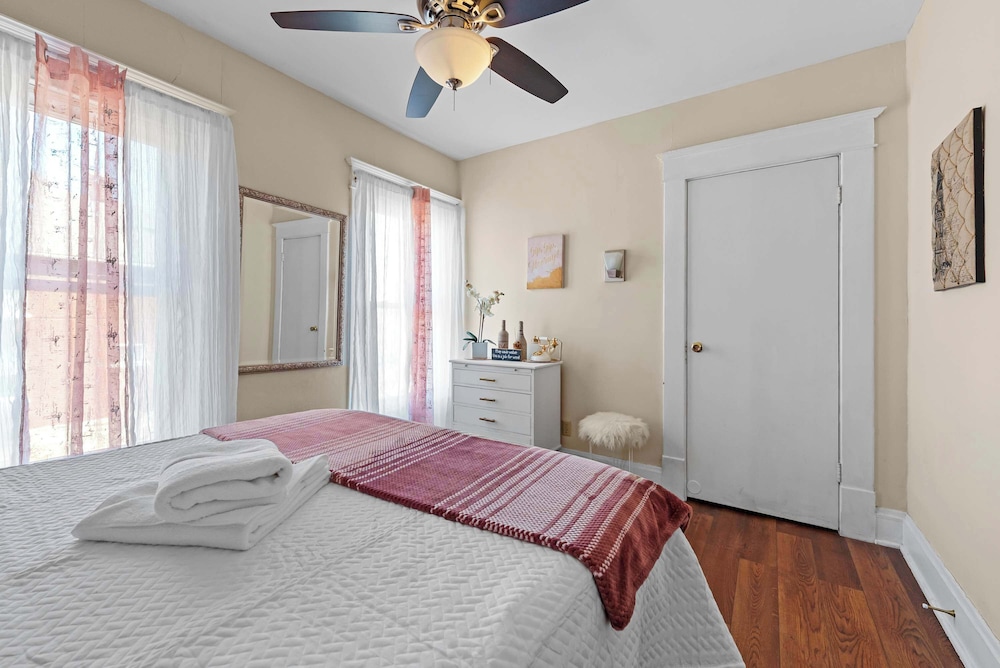 Summit Scholars Suites For 12!