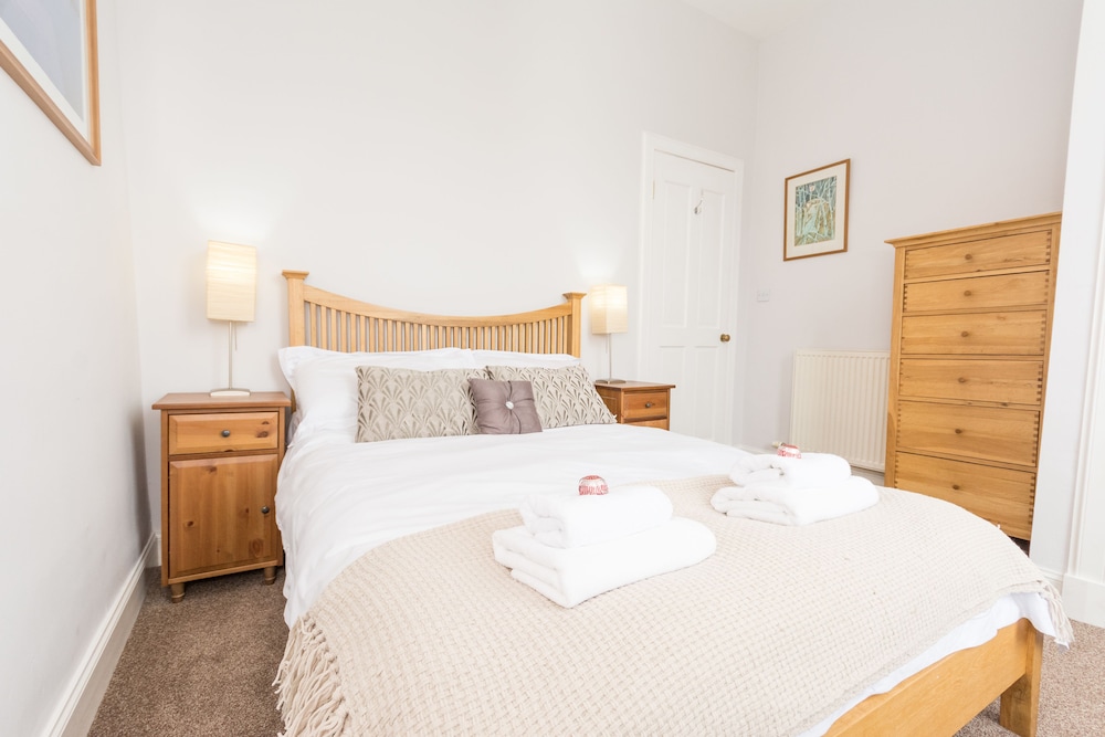 Beautiful City Center 2 Bed Apartment with Park View view 2