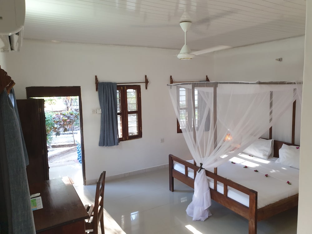 Nungwi Inn Beach Cottages view 3