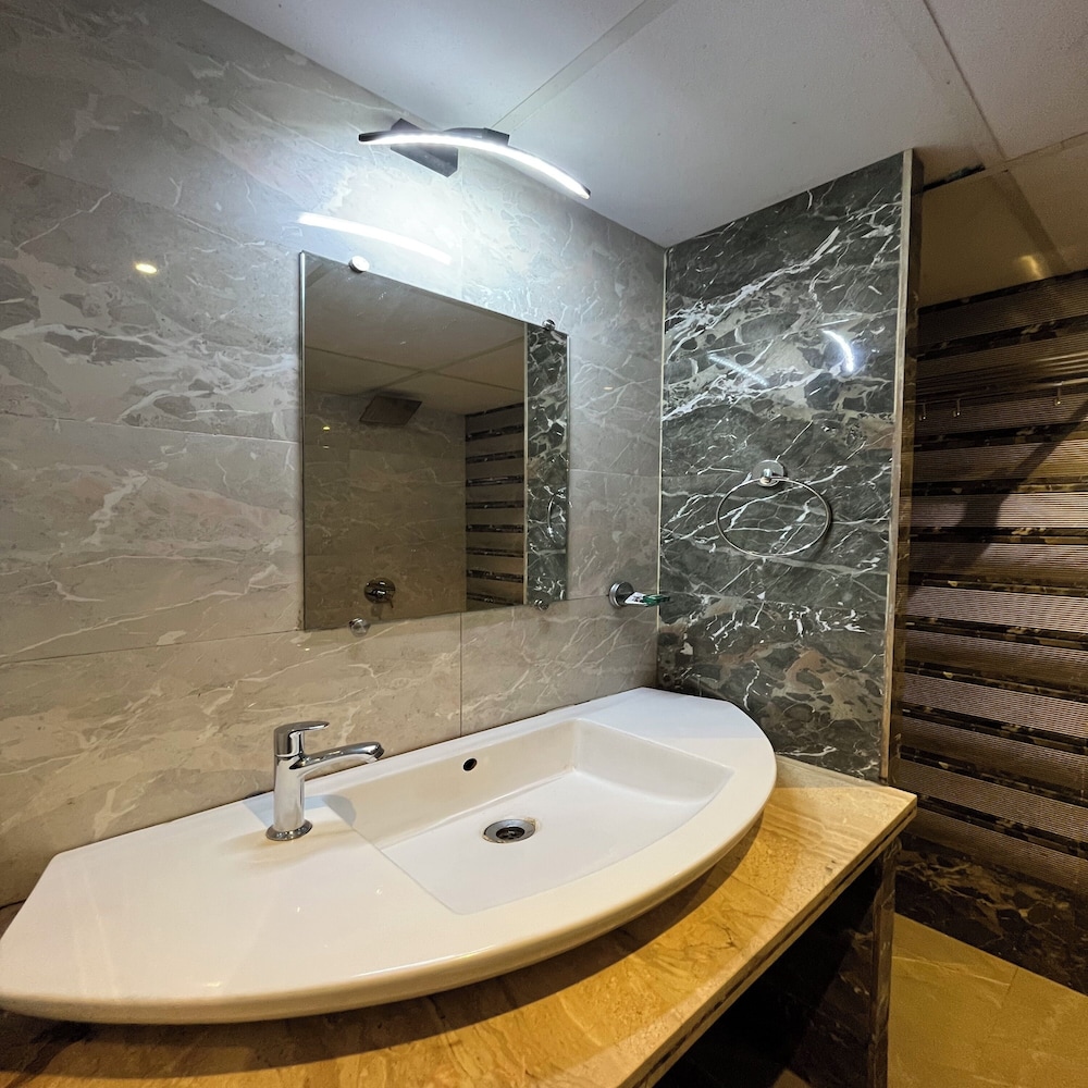 Mumbai Vacations - Hotel Wind Flower Regency - Near Kokilaben Hospital - Property Image 2