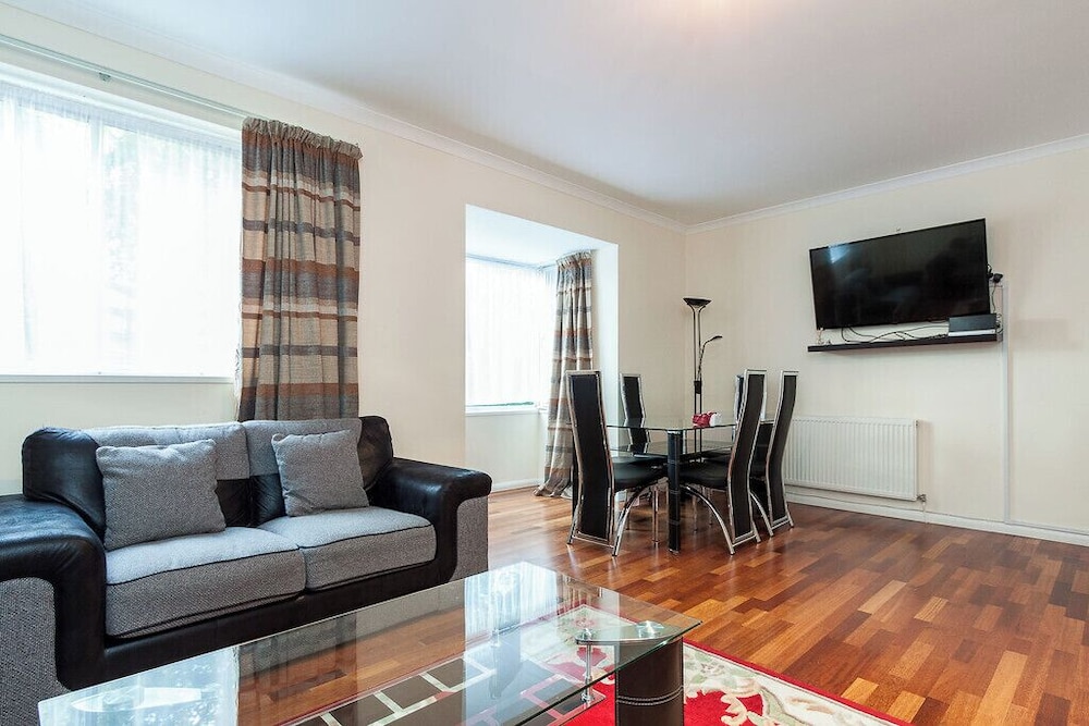 Luxury Villa 6 Bedrooms Next to Marble Arch