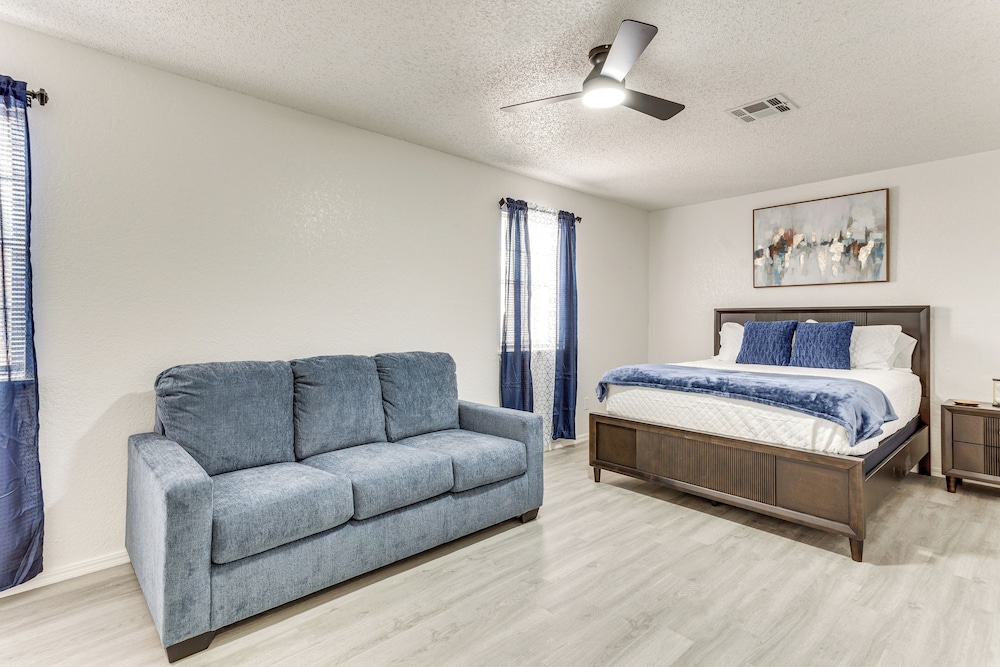 South OKC Home w/ Game Room: 18 Mi to OU Campus!