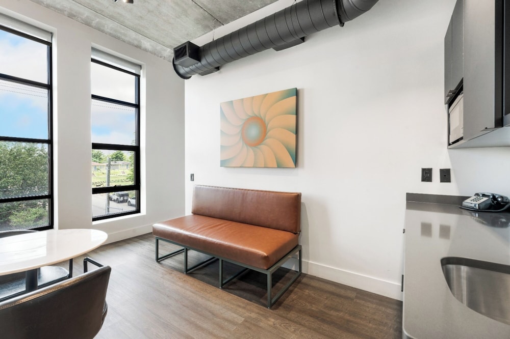 Waymore's Guest House 3