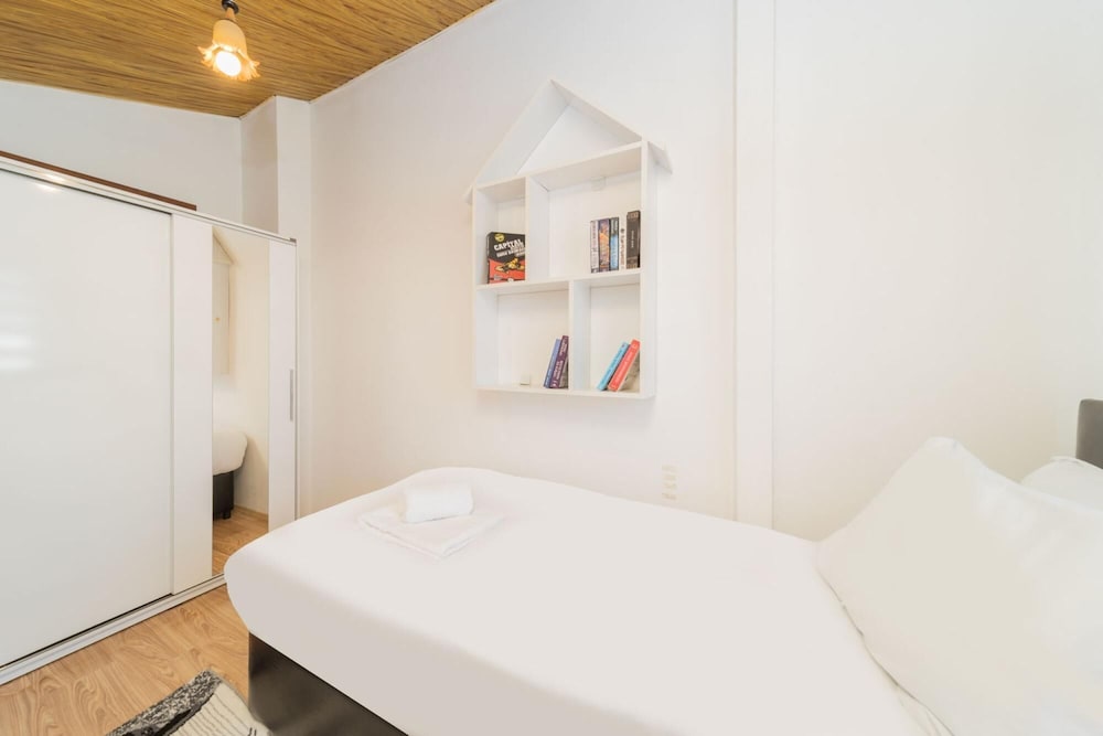 Capacious Flat With Terrace in Central Muratpasa