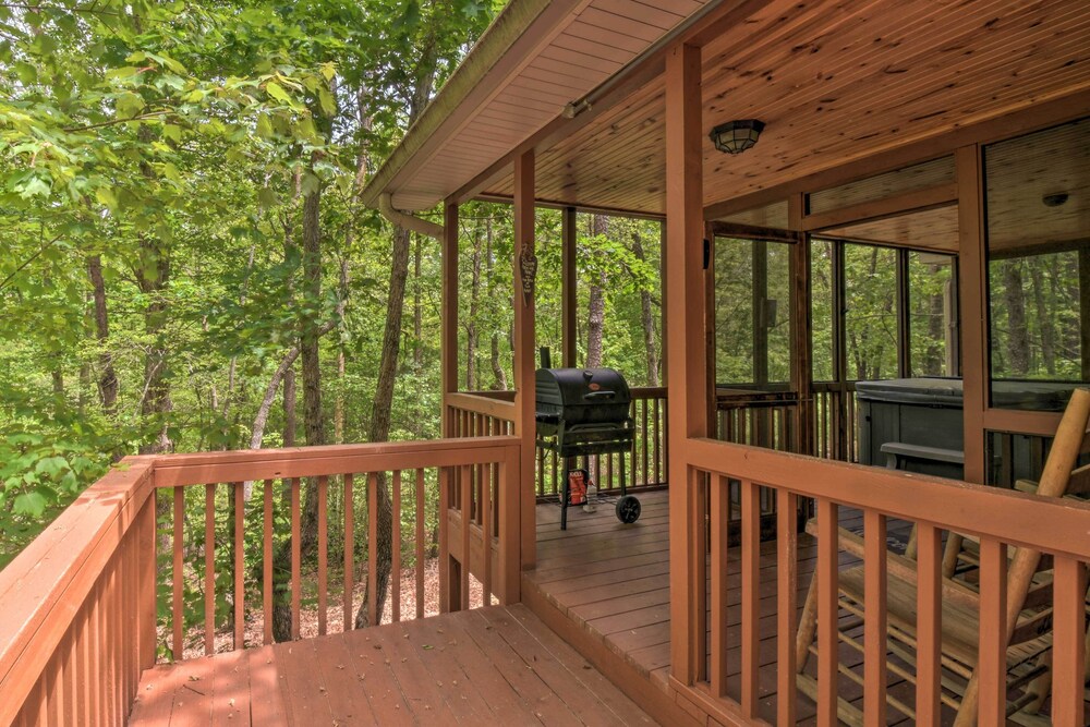 The Honeybee Cabin w/ Private Porch + Hot Tub view 2