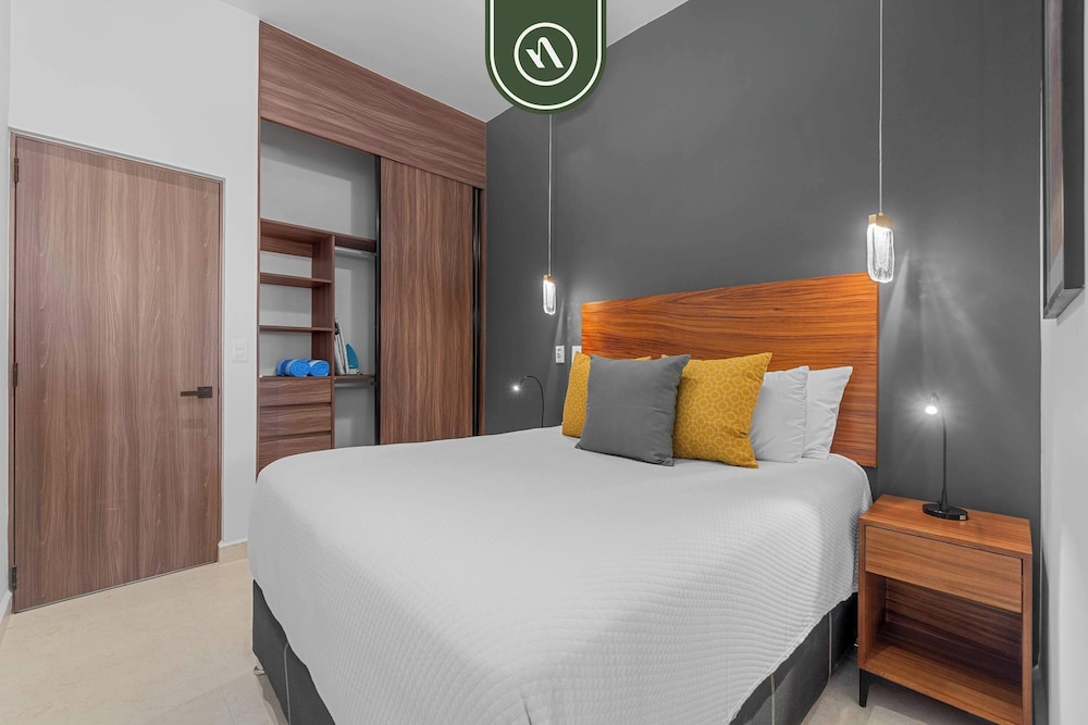 Brand New 1 BR Condo Right Next to the Malecon