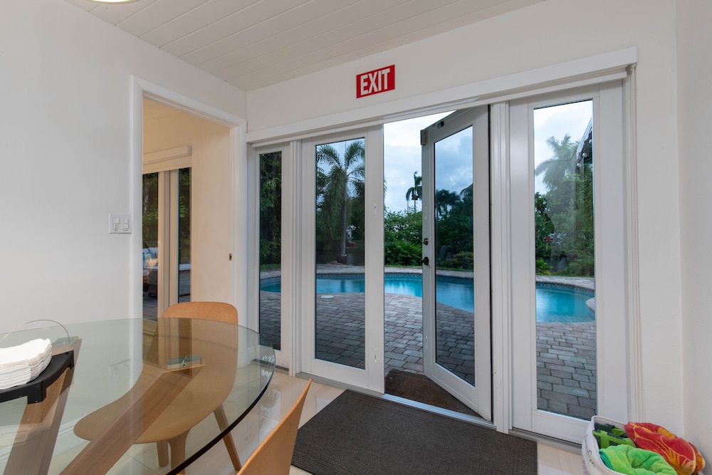 Stunning & Private 5 BDR Canal-front Home w/ Pool! - Image 2