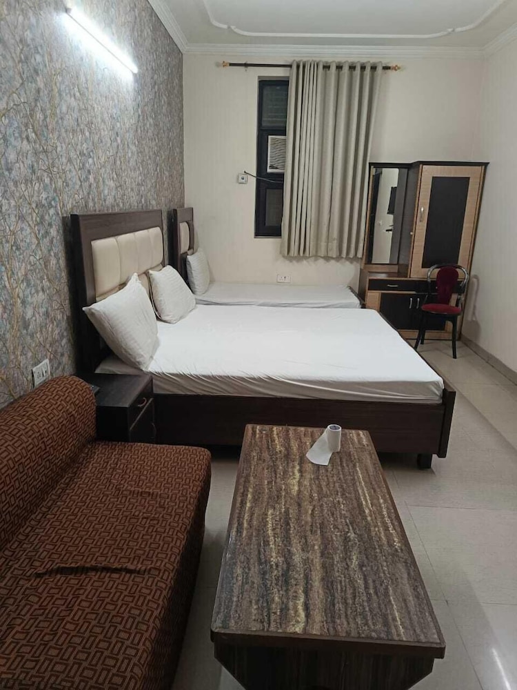 Airport hotel Mayank plaza