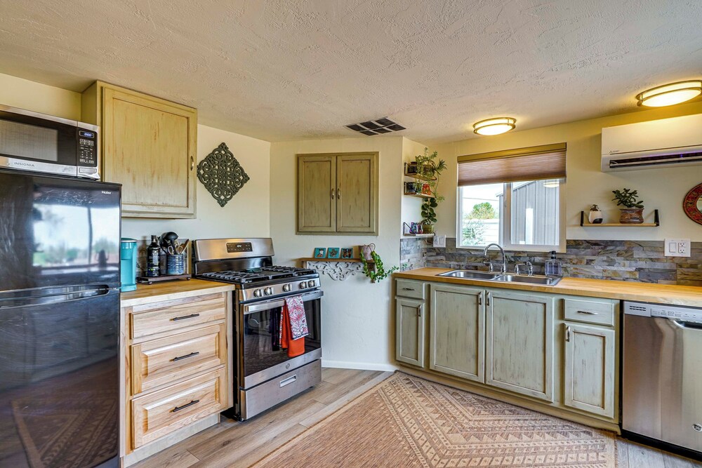 1 Acre, Home Office: Sierra Vista Gem 4 Mi to Dtwn