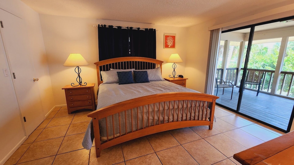 Vacationer's Duplex 2 Bedroom Apts by RedAwning