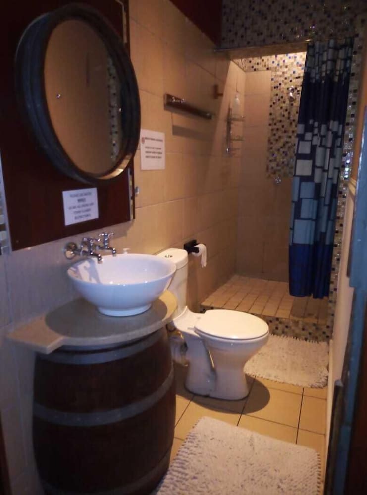 Bread & Barrel Bellville  Guesthouse
