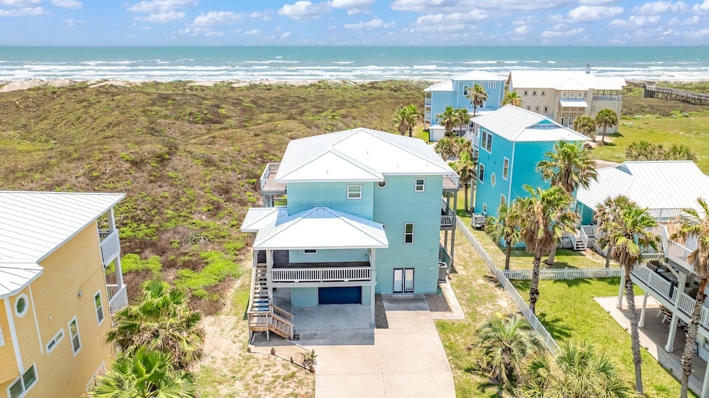 Beach Front Baby Ocean Views, Golf Cart & Pet Friendly!