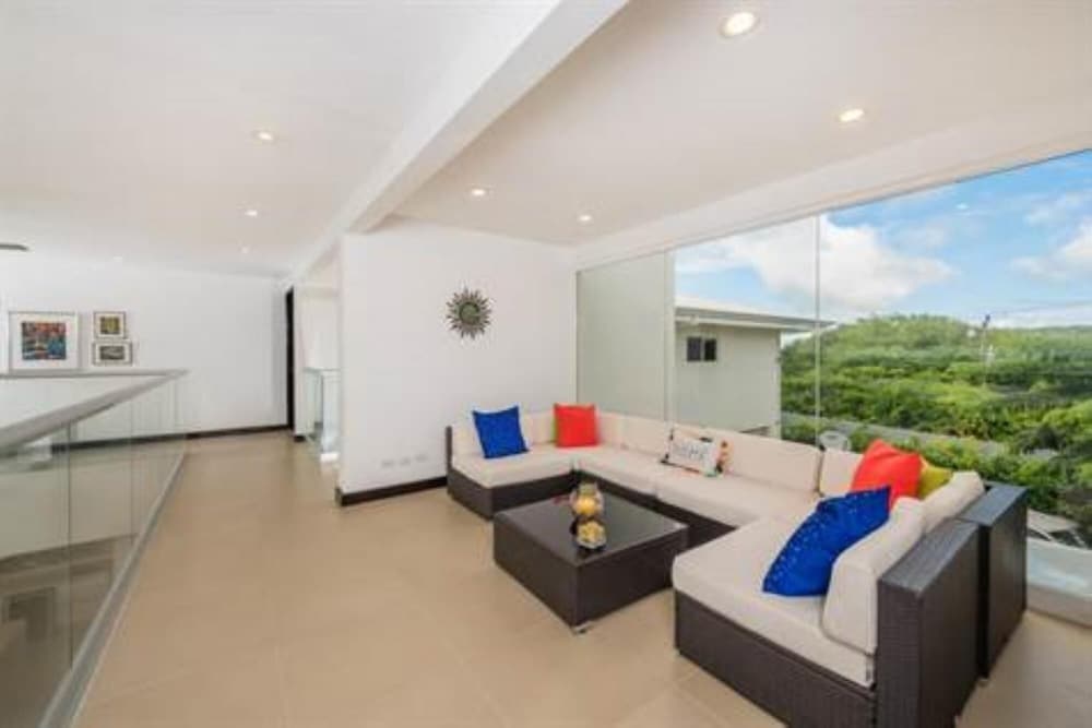 Breathtaking Oceanview Retreat With Infinity Pool in Playa Potrero Villa Blanca