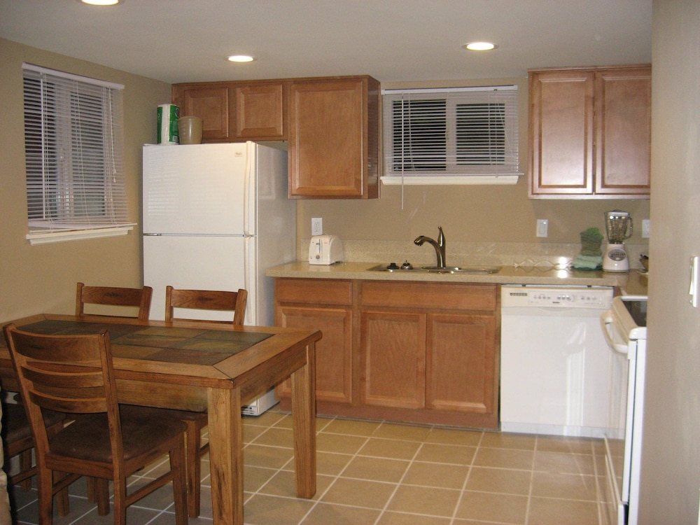 Lake Tahoe Vacations - Beachcomber Inn - Property Image 16