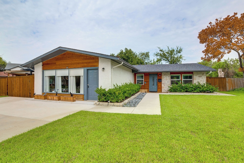 Spacious Family Home, 5 Mi to Galleria Dallas!