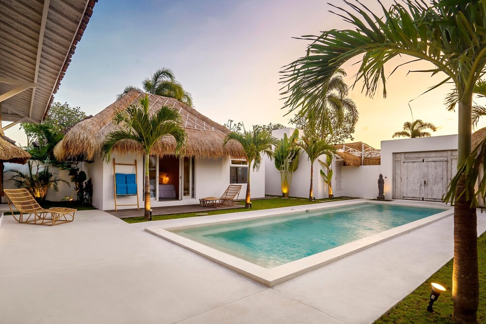 Villa Surga Blue by Alfred in Bali - Brand New 5 BR Pool Villa in the of Seminyak