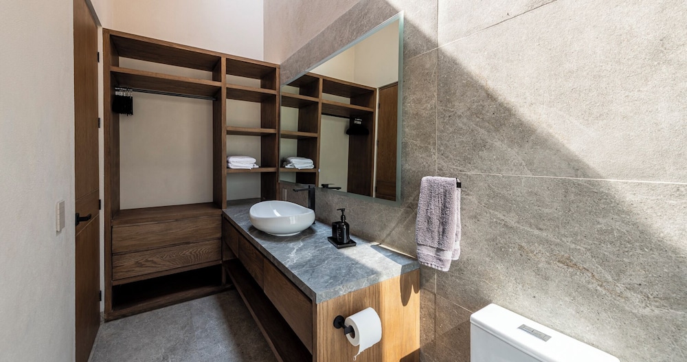 Casa Cundi-Contemporary Living in Nature