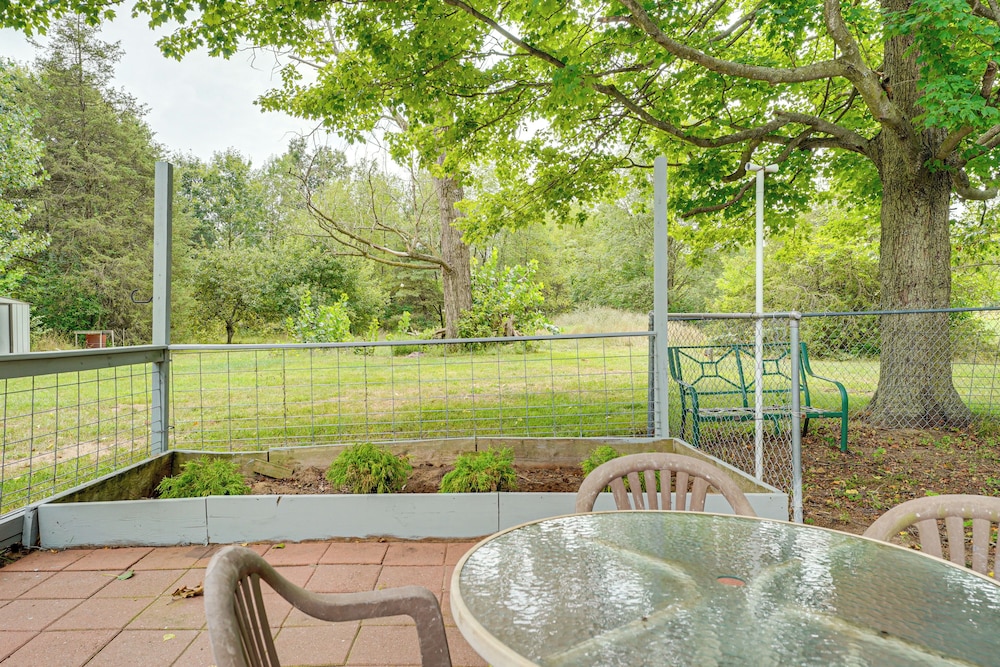 2 Mi to Michigan's Adventure: Family Home w/ Patio