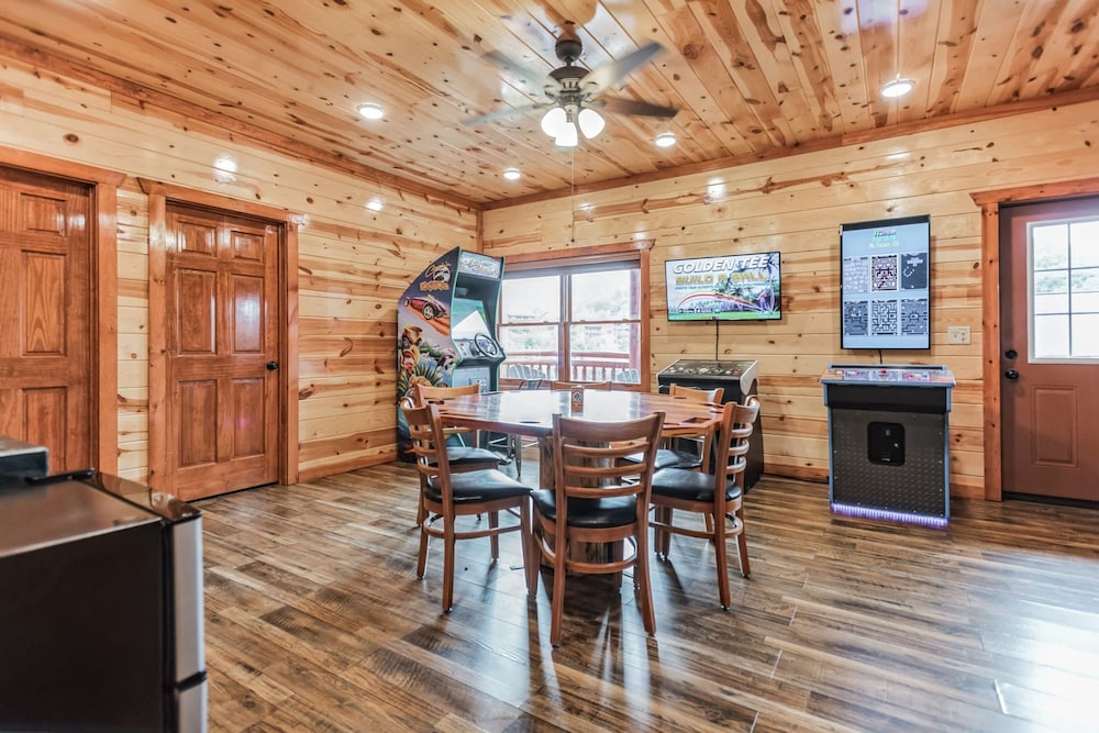 Laurel Point Indoor Pool Screening Game Room Located in Smoky Mtn Ridge