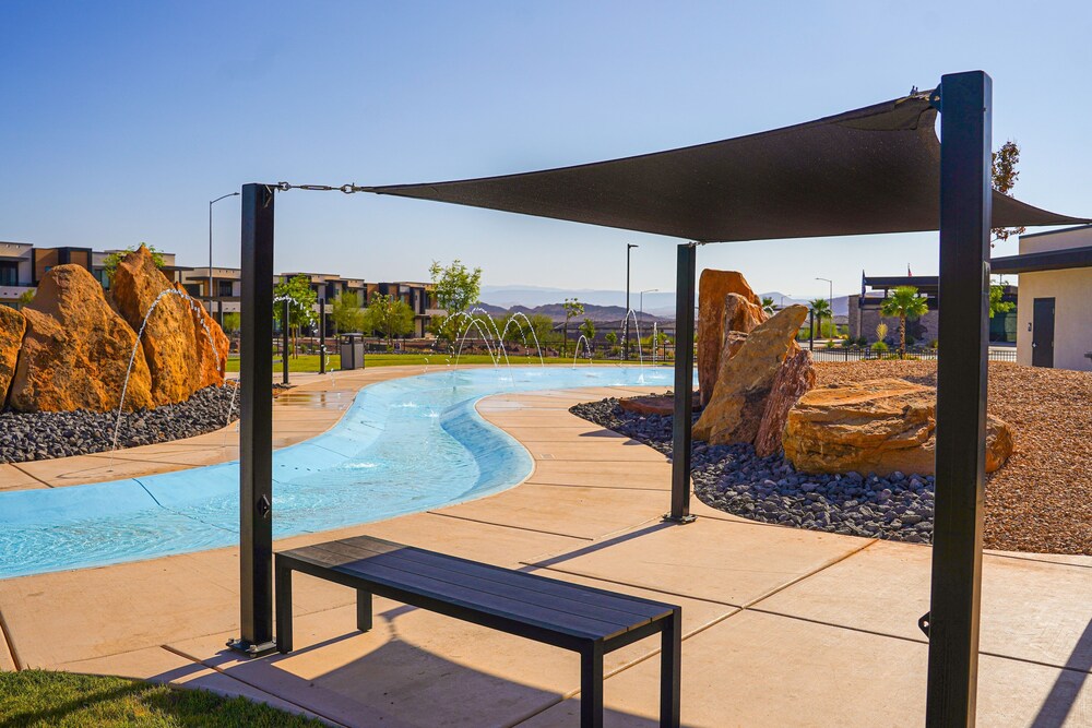 Popular Poolside Retreat 4 Bedroom Townhouse