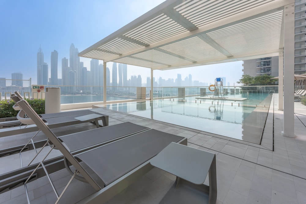 1 Bedroom in Marina Vista With Gorgeous Palm Views