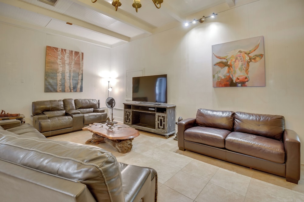 Private 3-acre Retreat w/ Game Room in Bunnell!
