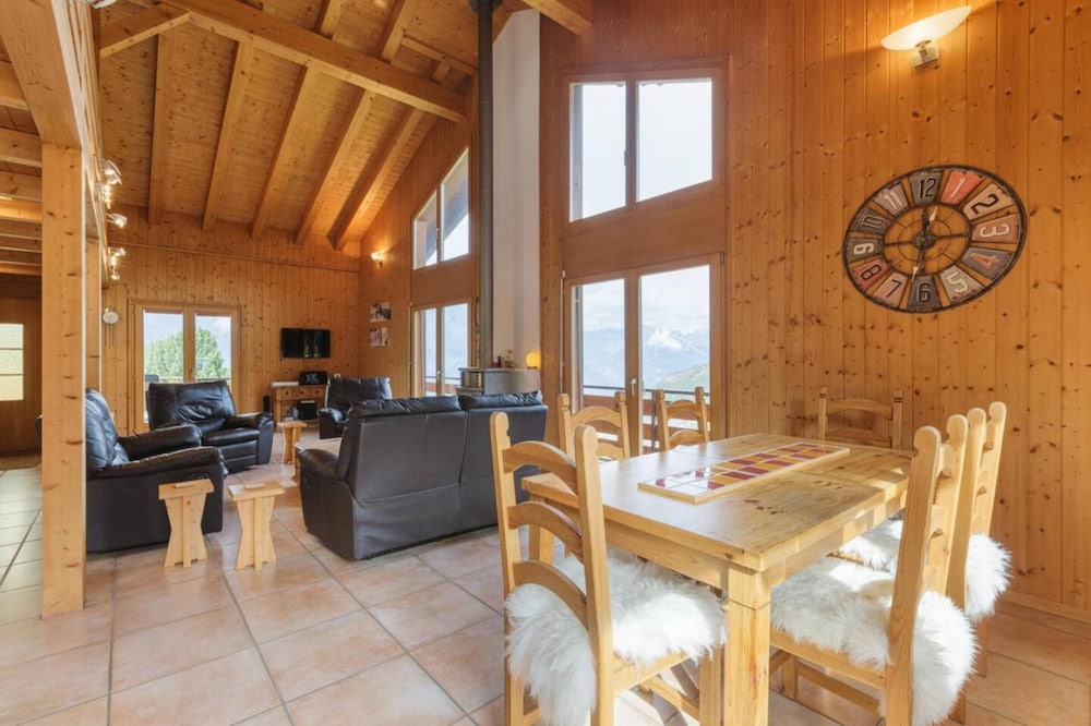 La Taniere Cozy Chalet With Incredible Views and Parking