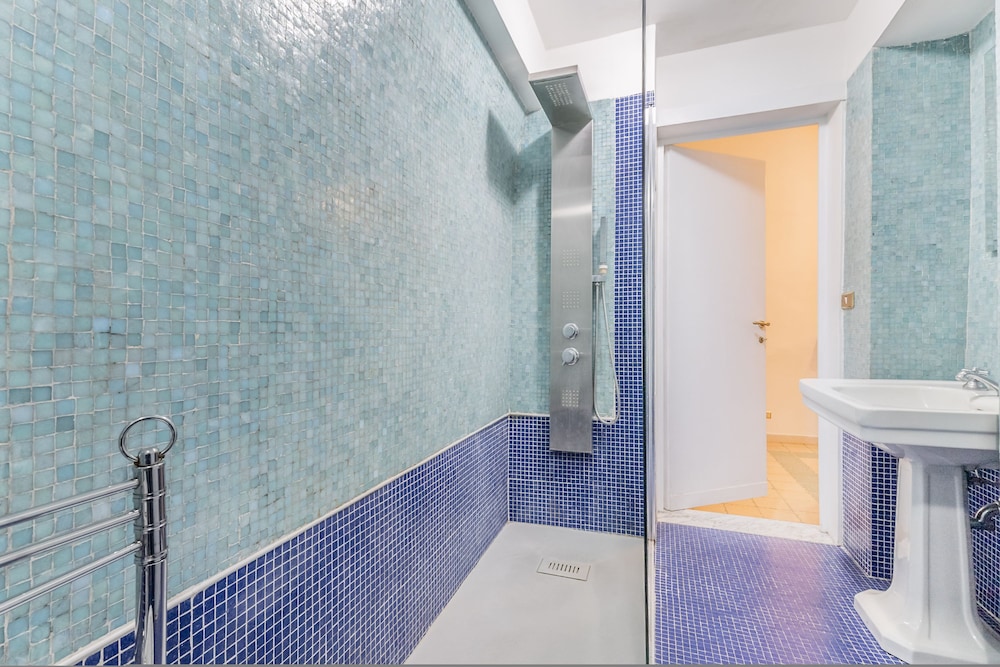 Casa Iside in Rome With 1 Bedrooms and 1 Bathrooms