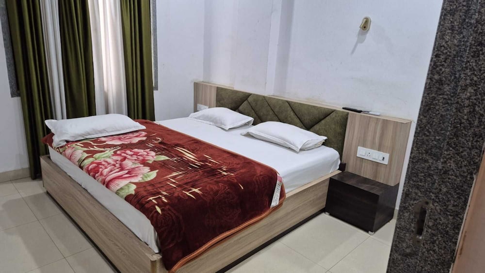 Shree Hanuman Hotel