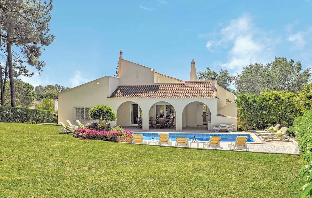 Villa Holly
