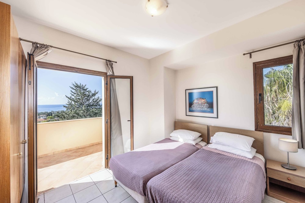 Apollon Dionysus Villa