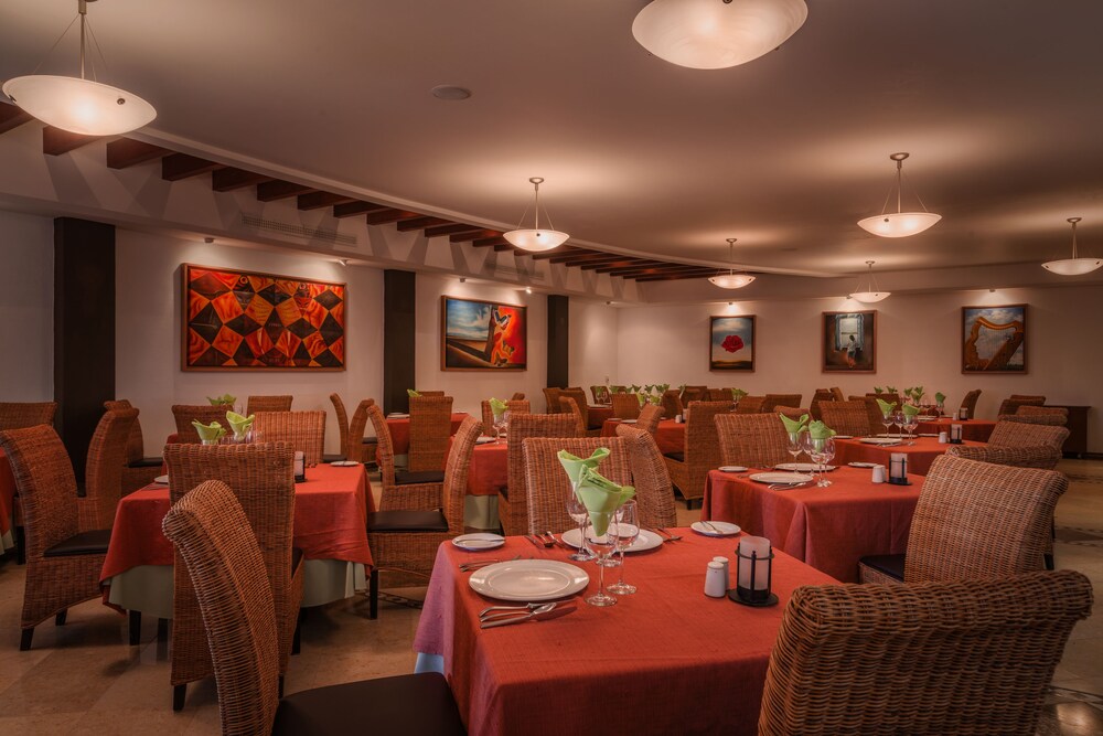 Puerto Vallarta Vacations - Crown Paradise Golden Puerto Vallarta All Inclusive - Property Image 4