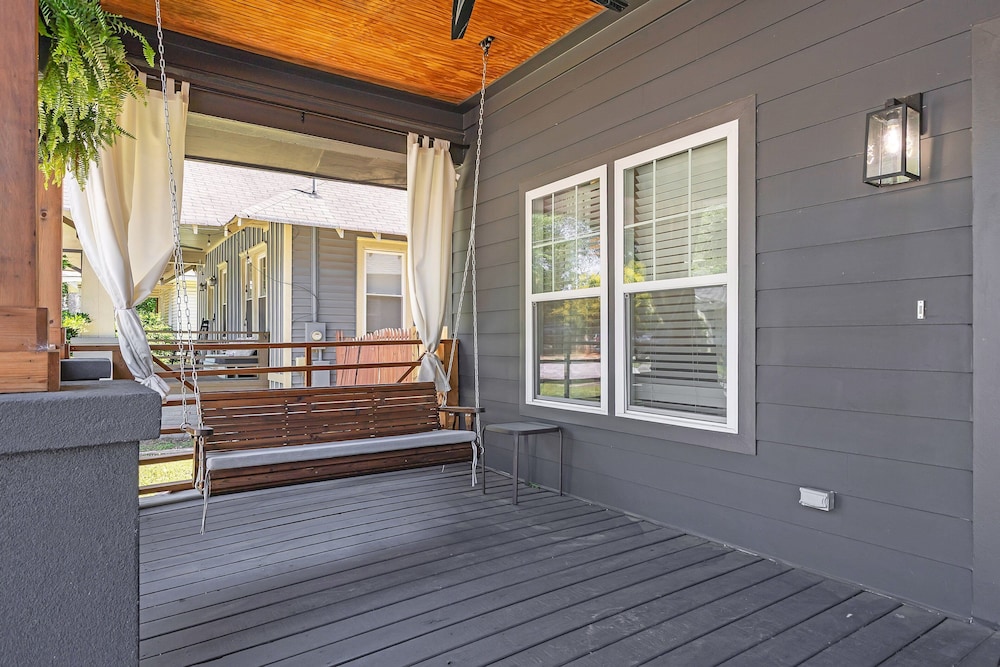 Stylish Bungalow Near Beltline & Breweries 4 Bedroom Bungalow