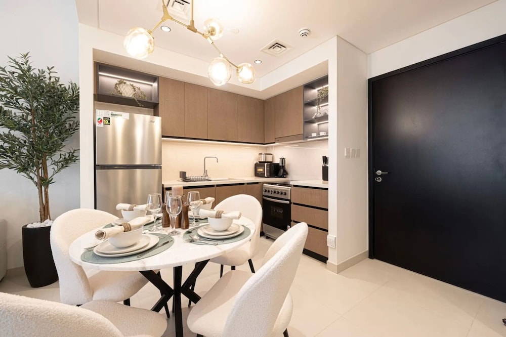 Burj Crown Lux Apartment by Dubai Mall