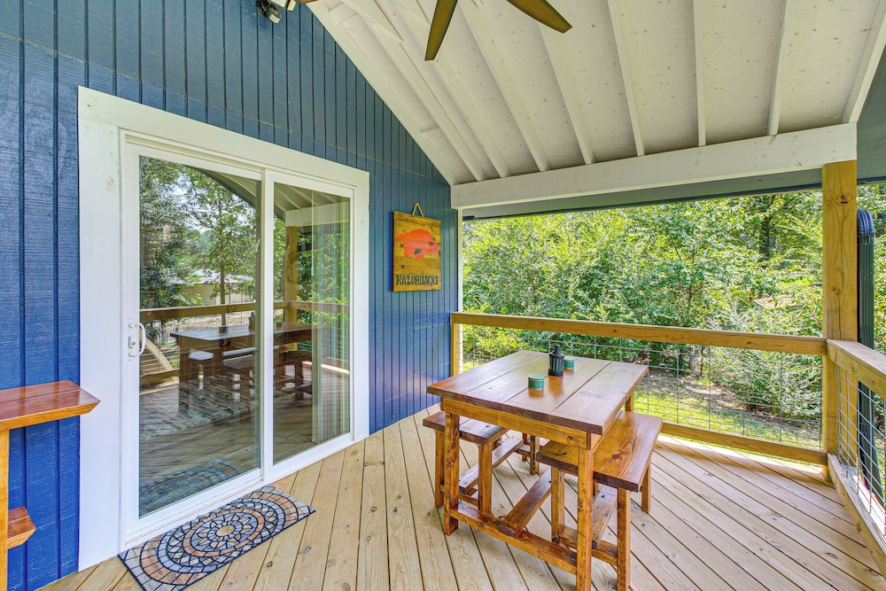 Lake Hamilton Retreat w/ Kayaks & Spacious Yard!