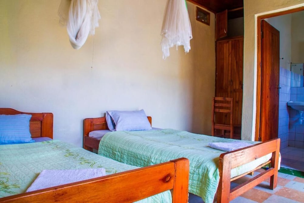 Sabinyo Guest House
