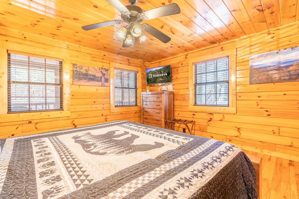 Comfort Cabin Bearway To Heaven - w Private Hot Tub view 3