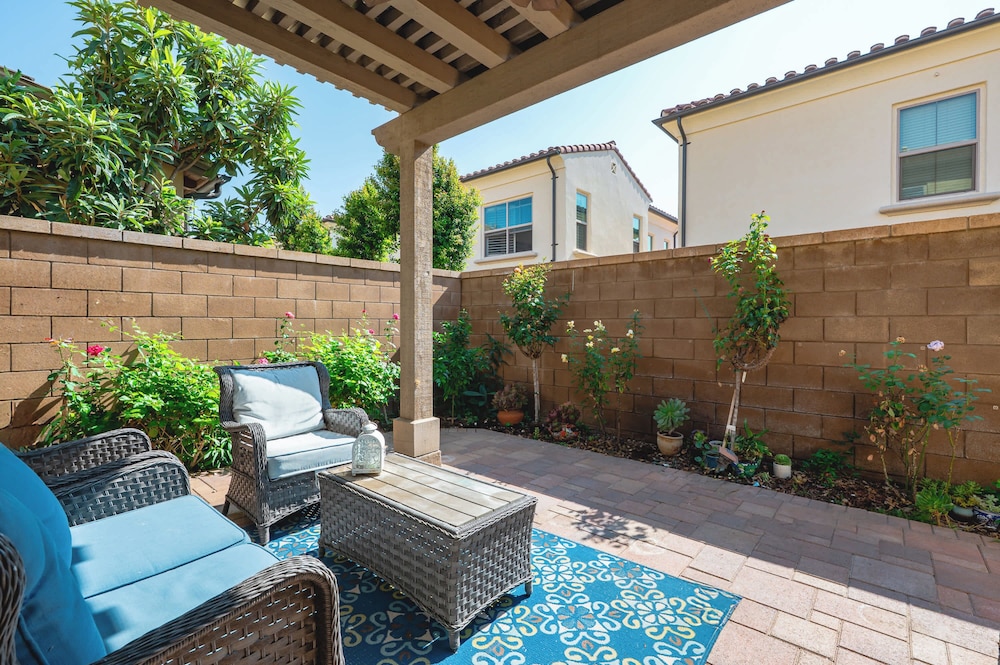 Stylish 3BR Irvine Oasis Family Friendly w Garage