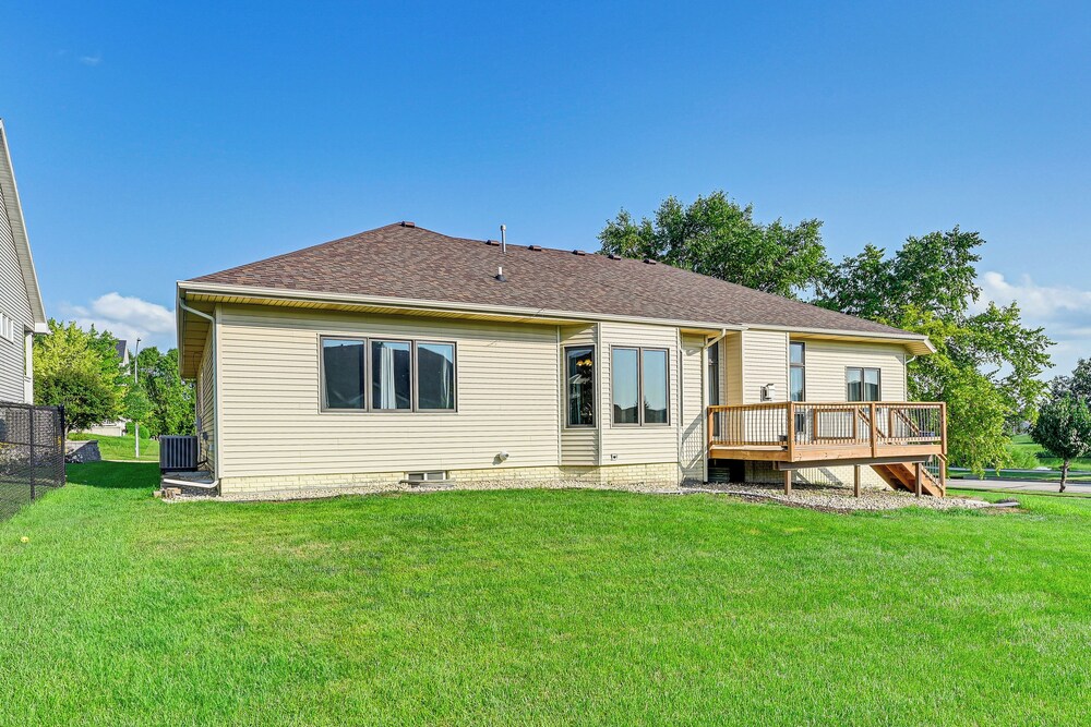 Pet-friendly Johnston Getaway w/ Deck & Yard! view 3