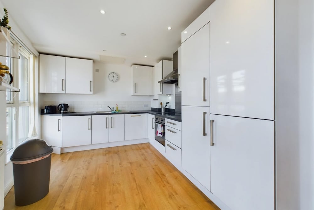 The Queensland Sanctuary - Trendy 2bdr Flat With Terrace