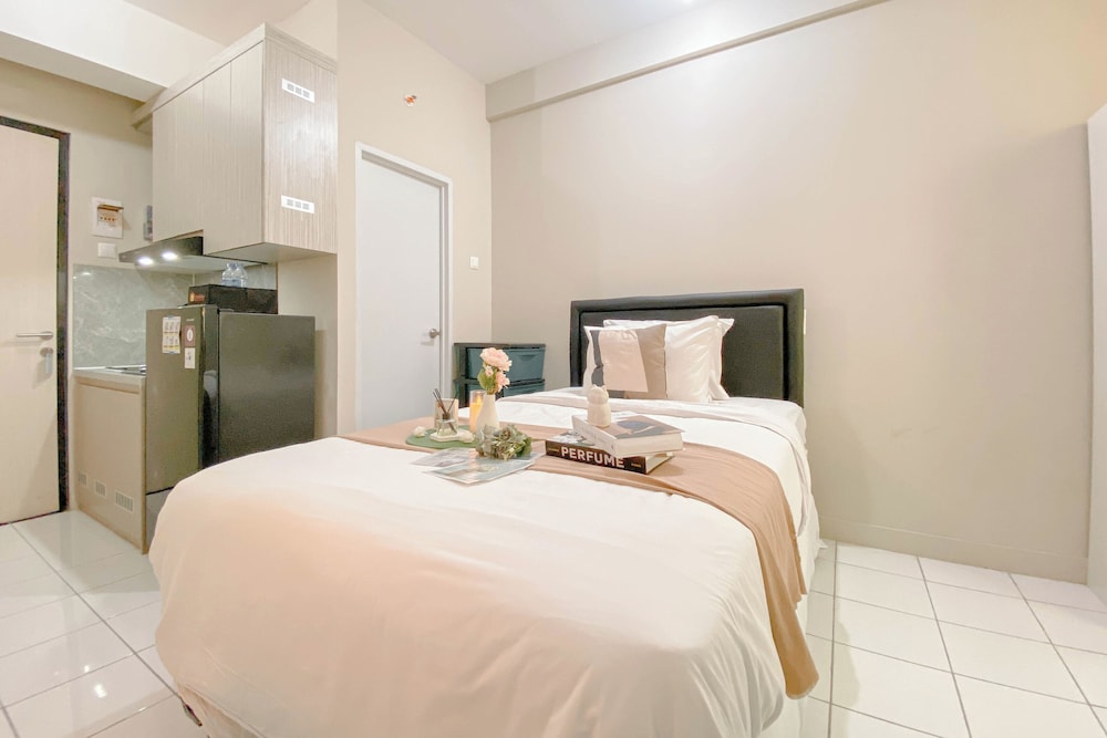Cozy and Well Furnished Studio Grand Kamala Lagoon Apartment