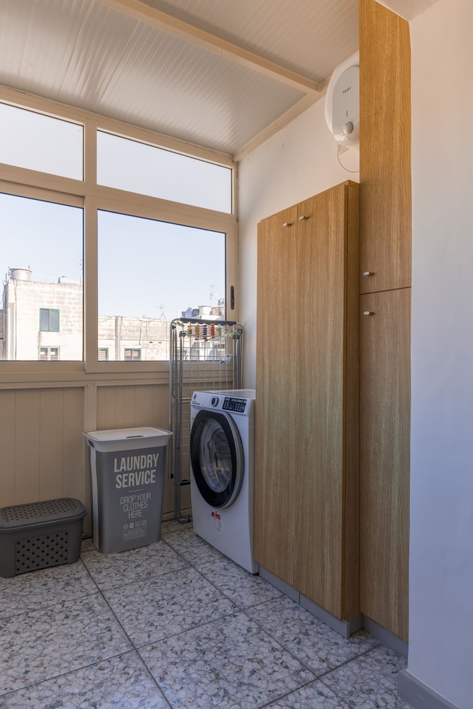Harbour View Spacious 2BR Apartment view 2